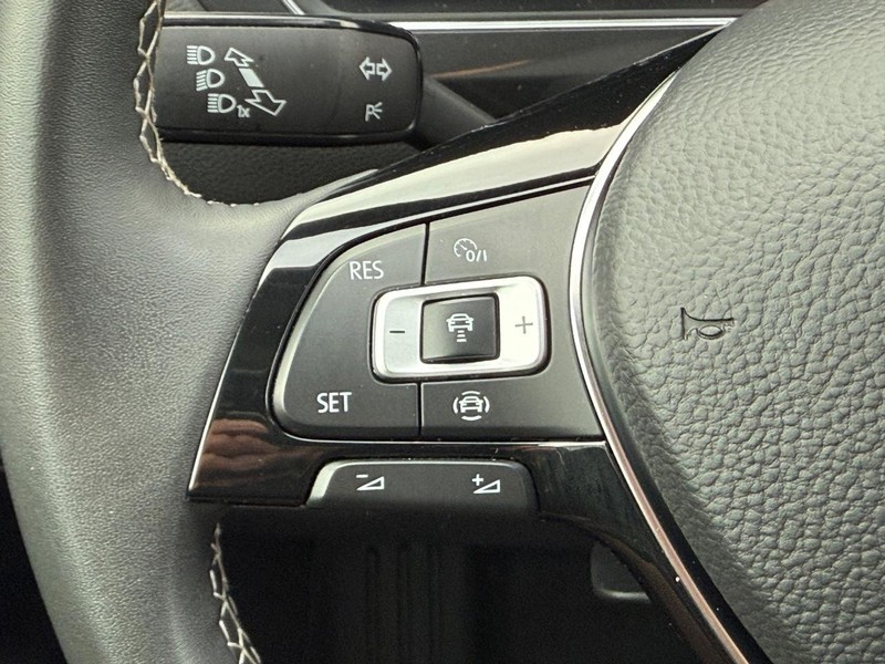 Volkswagen Tiguan Vehicle Image 14
