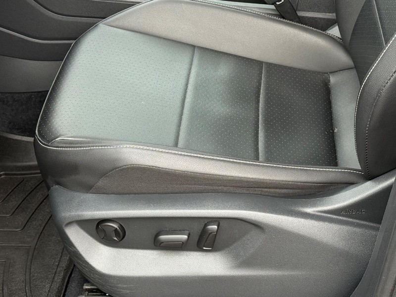 Volkswagen Tiguan Vehicle Image 21