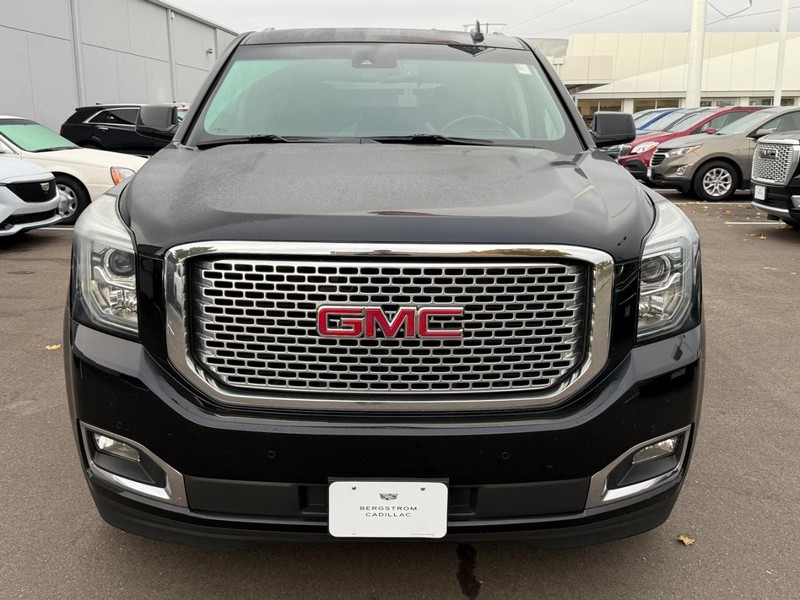 GMC Yukon Vehicle Image 09
