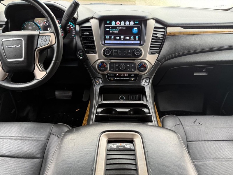 GMC Yukon Vehicle Image 12