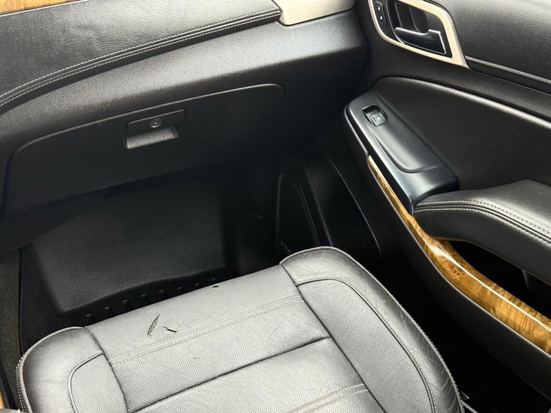 GMC Yukon Vehicle Image 15