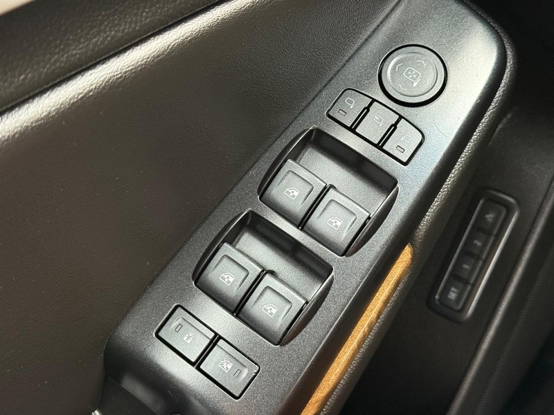 GMC Yukon Vehicle Image 22