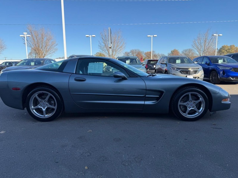 Chevrolet Corvette Vehicle Image 02