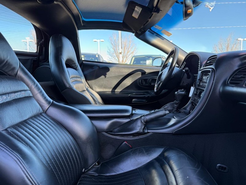 Chevrolet Corvette Vehicle Image 10