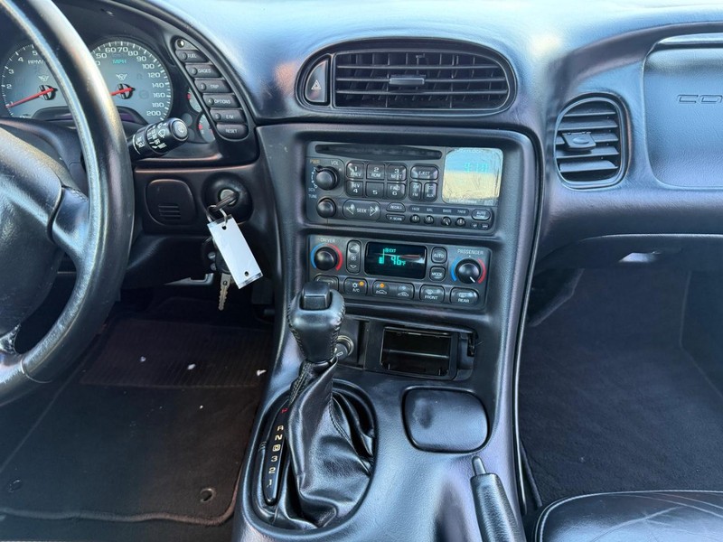 Chevrolet Corvette Vehicle Image 11