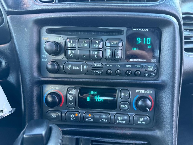 Chevrolet Corvette Vehicle Image 12