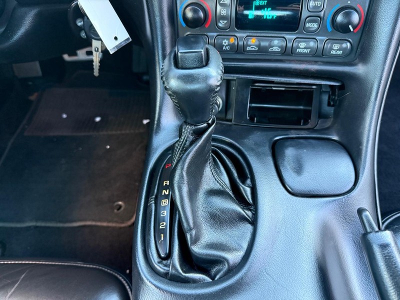 Chevrolet Corvette Vehicle Image 13