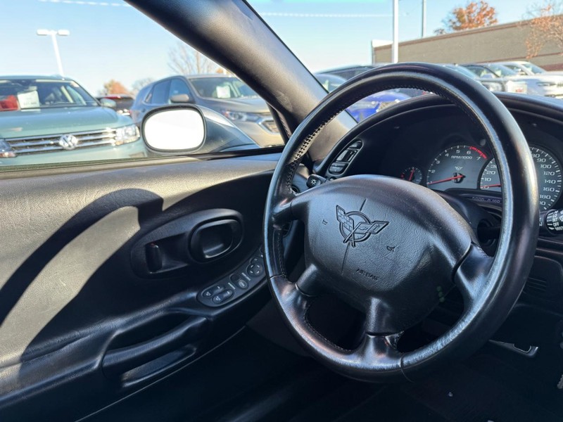 Chevrolet Corvette Vehicle Image 14