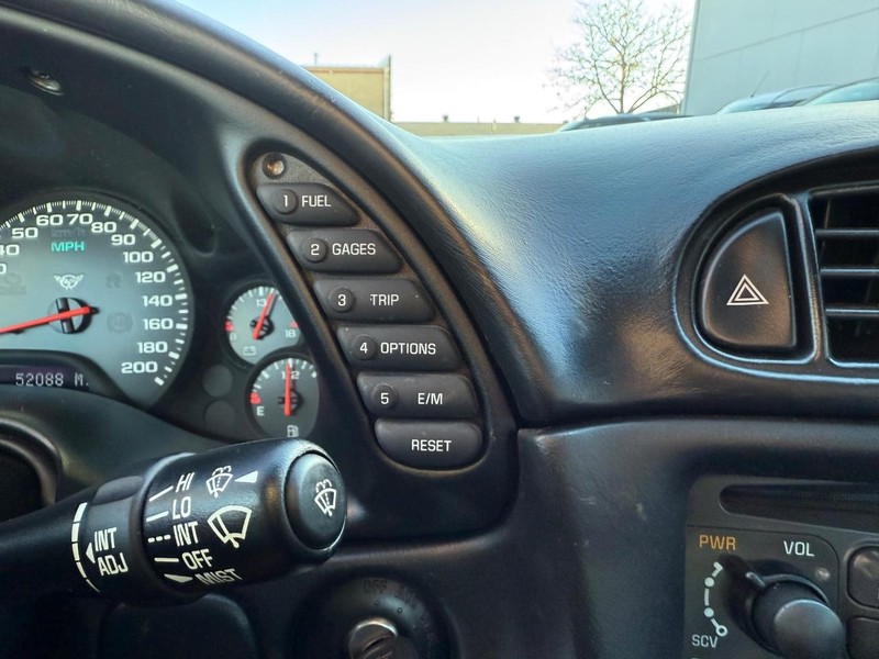 Chevrolet Corvette Vehicle Image 16