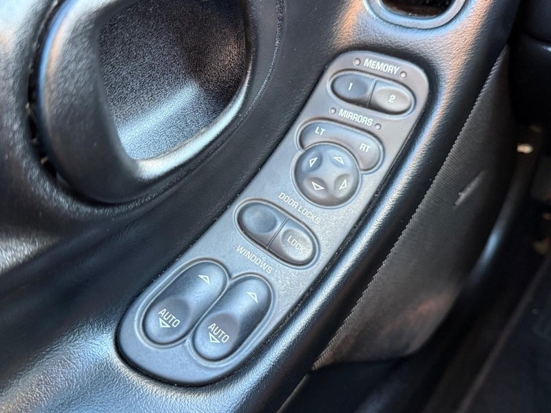 Chevrolet Corvette Vehicle Image 17