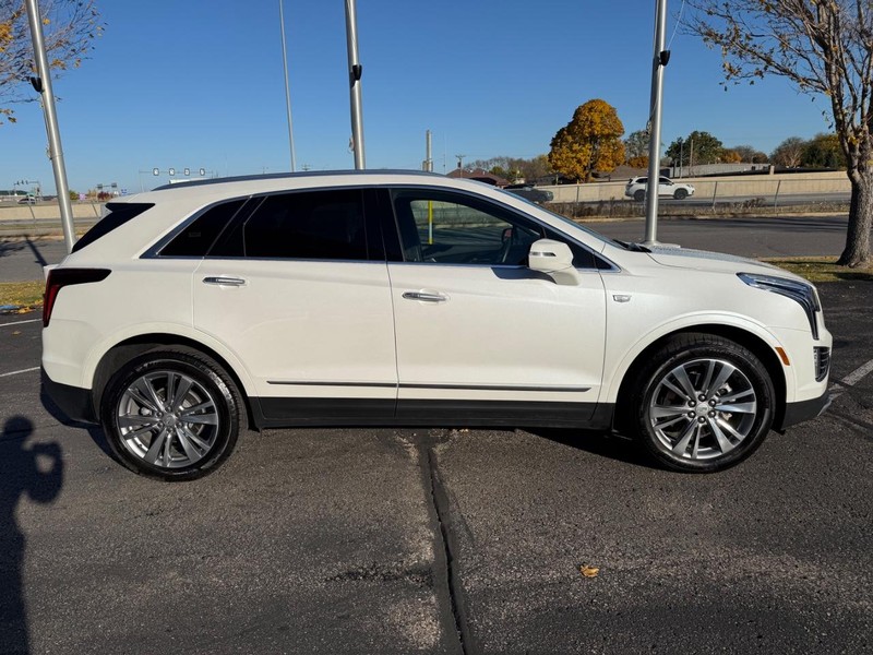 Cadillac XT5 Vehicle Image 02