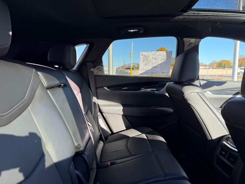 Cadillac XT5 Vehicle Image 10