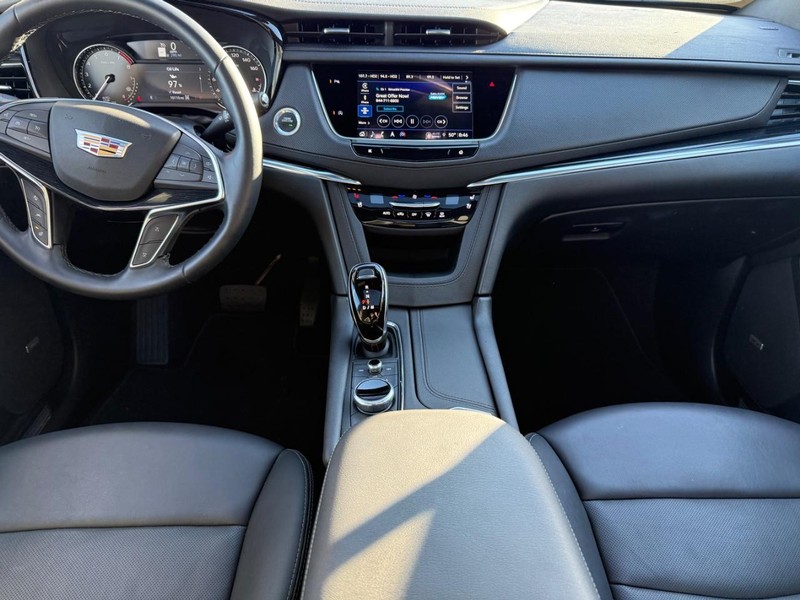 Cadillac XT5 Vehicle Image 11