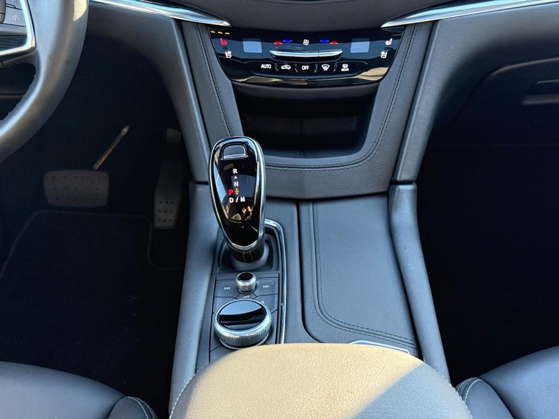 Cadillac XT5 Vehicle Image 13