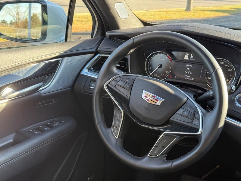 Cadillac XT5 Vehicle Image 14