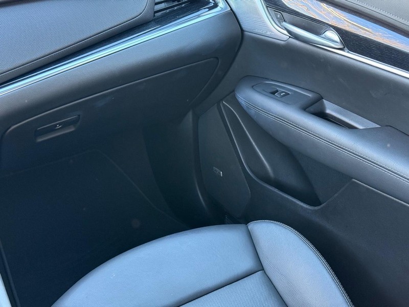 Cadillac XT5 Vehicle Image 15