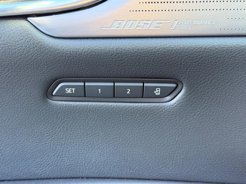 Cadillac XT5 Vehicle Image 16