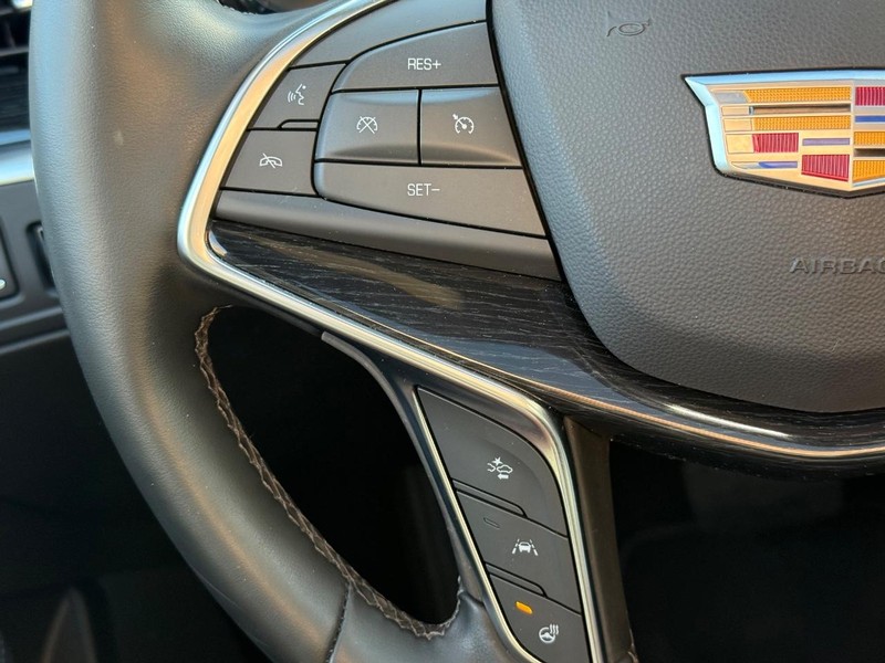 Cadillac XT5 Vehicle Image 17