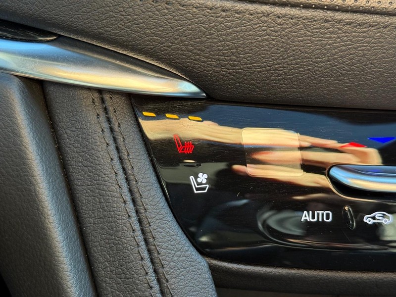 Cadillac XT5 Vehicle Image 21