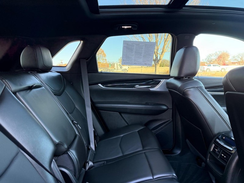Cadillac XT5 Vehicle Image 10