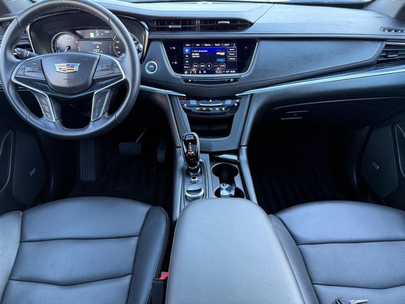 Cadillac XT5 Vehicle Image 11