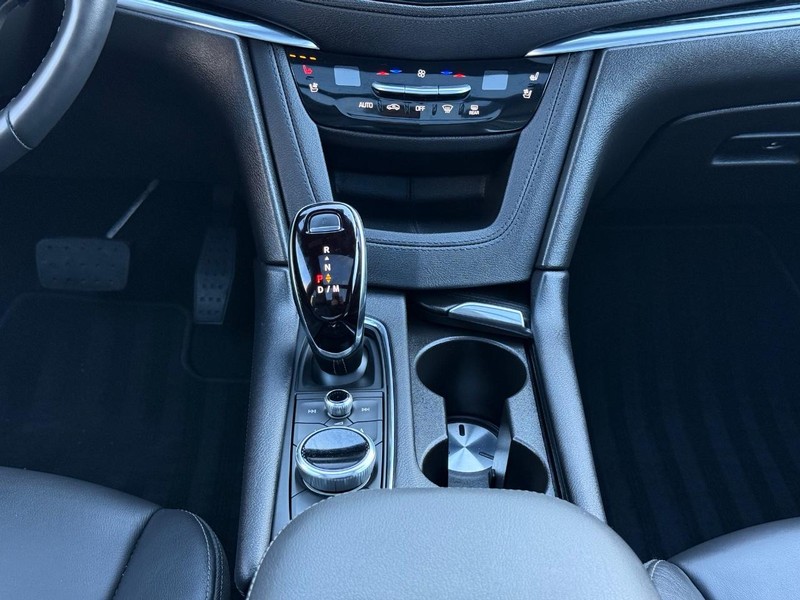 Cadillac XT5 Vehicle Image 13