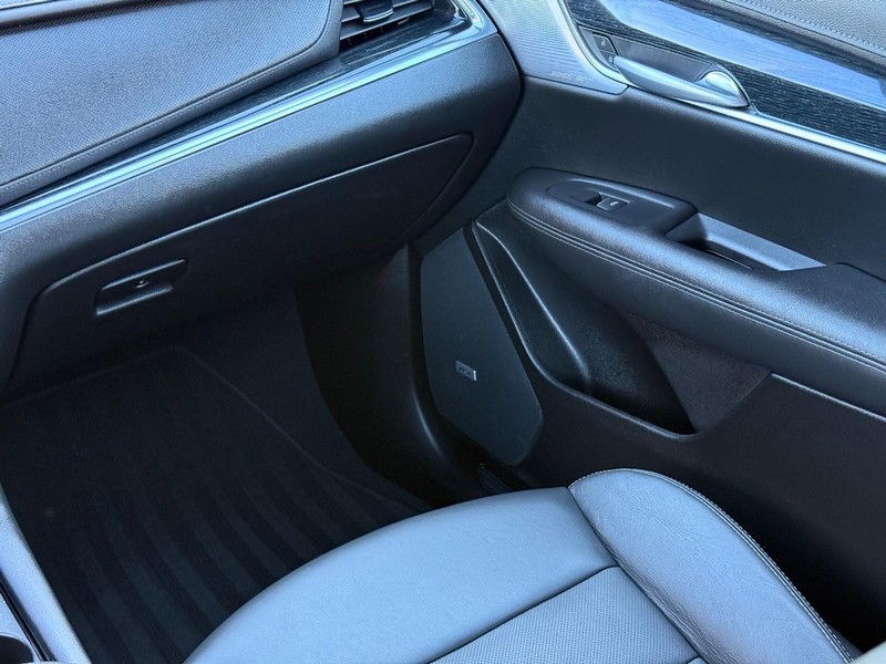 Cadillac XT5 Vehicle Image 15