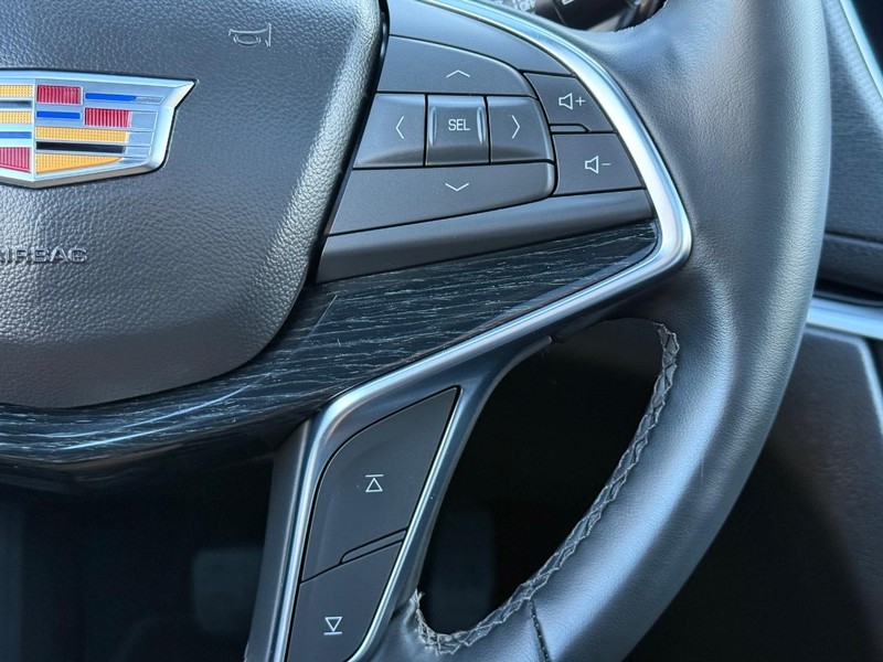 Cadillac XT5 Vehicle Image 18