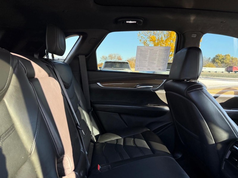 Cadillac XT5 Vehicle Image 10
