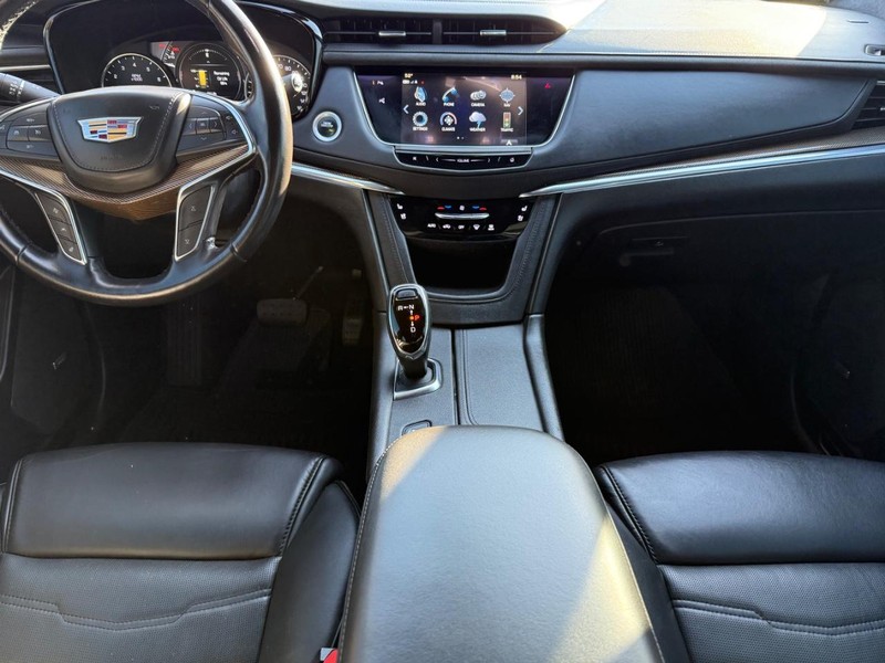 Cadillac XT5 Vehicle Image 11