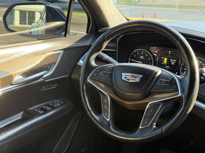 Cadillac XT5 Vehicle Image 14