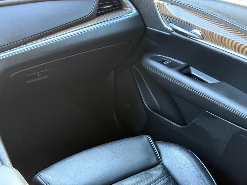 Cadillac XT5 Vehicle Image 15