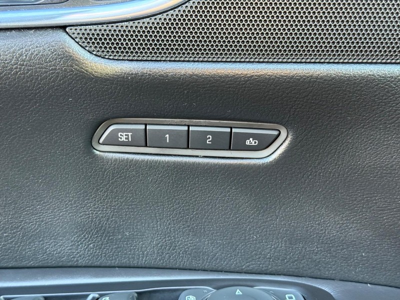 Cadillac XT5 Vehicle Image 16