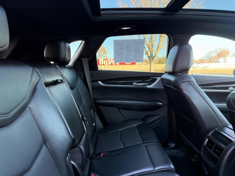 Cadillac XT5 Vehicle Image 10