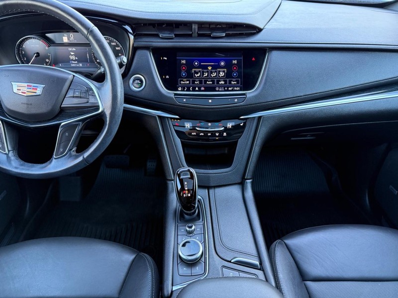 Cadillac XT5 Vehicle Image 11