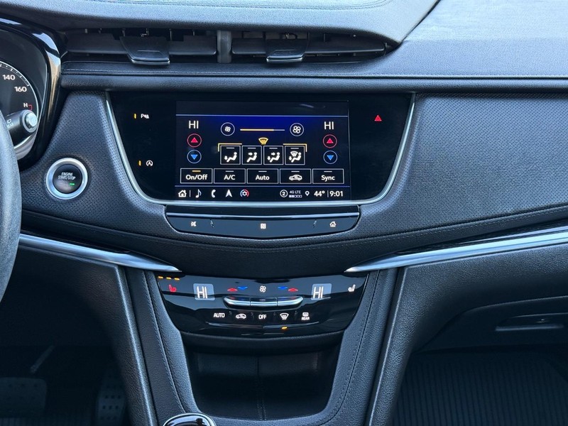 Cadillac XT5 Vehicle Image 12