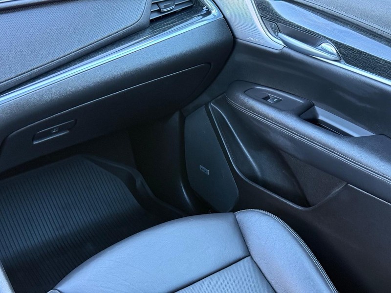 Cadillac XT5 Vehicle Image 15