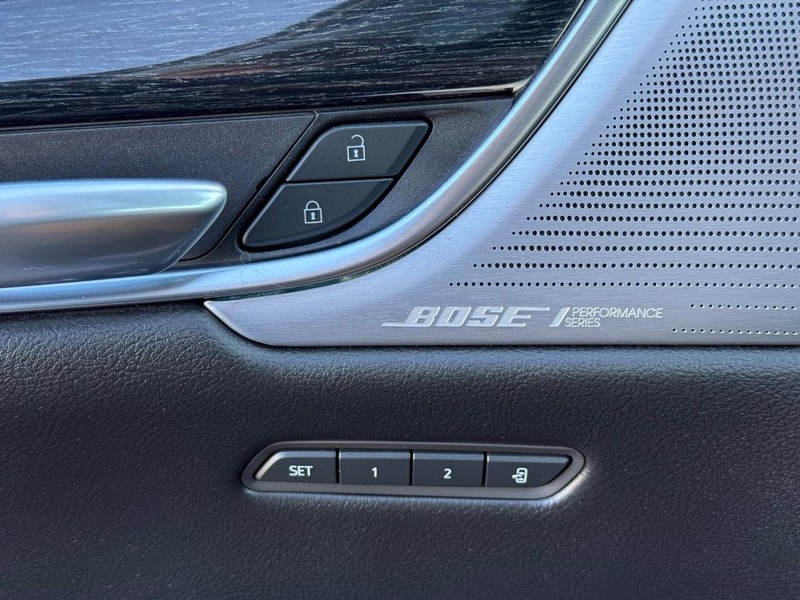 Cadillac XT5 Vehicle Image 16