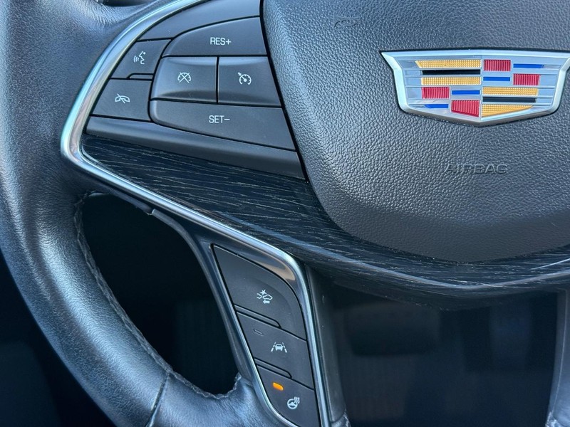 Cadillac XT5 Vehicle Image 17