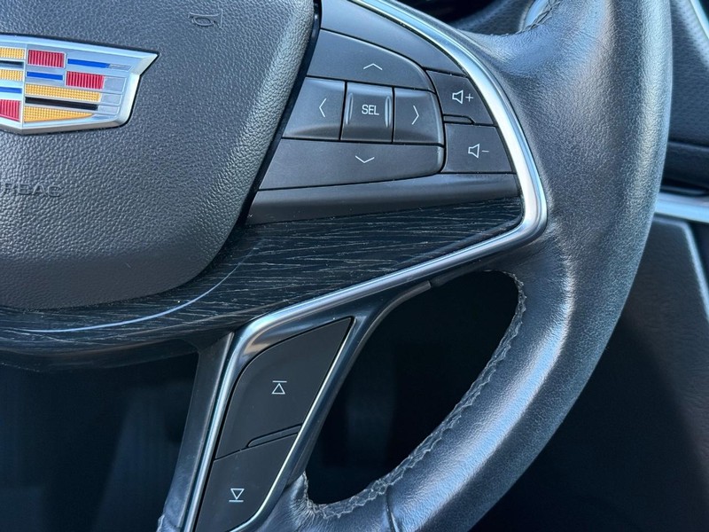 Cadillac XT5 Vehicle Image 18