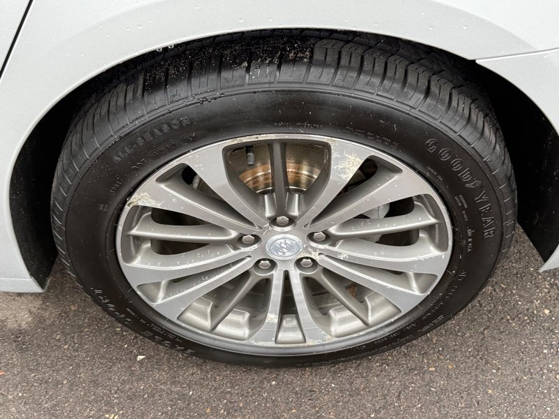 Buick LaCrosse Vehicle Image 07