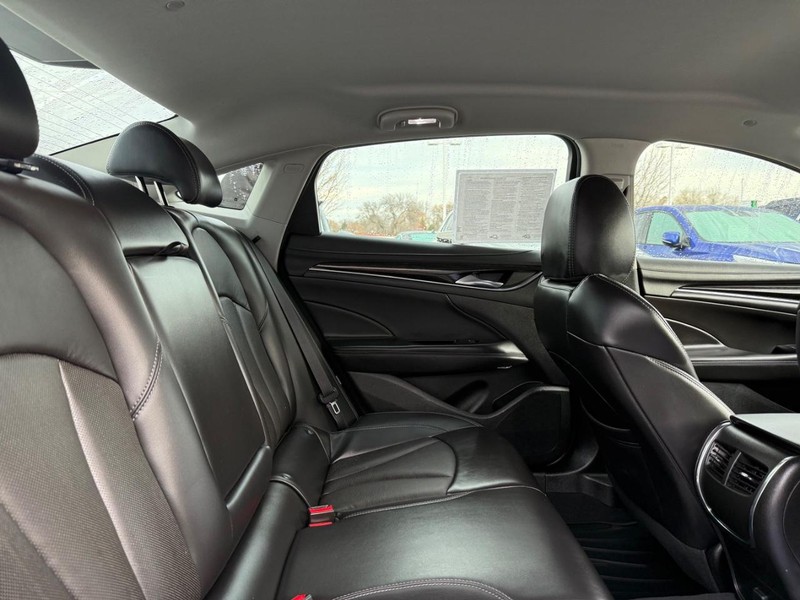 Buick LaCrosse Vehicle Image 10