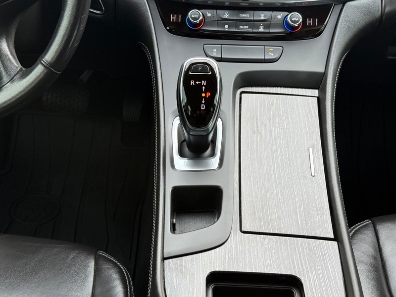 Buick LaCrosse Vehicle Image 13