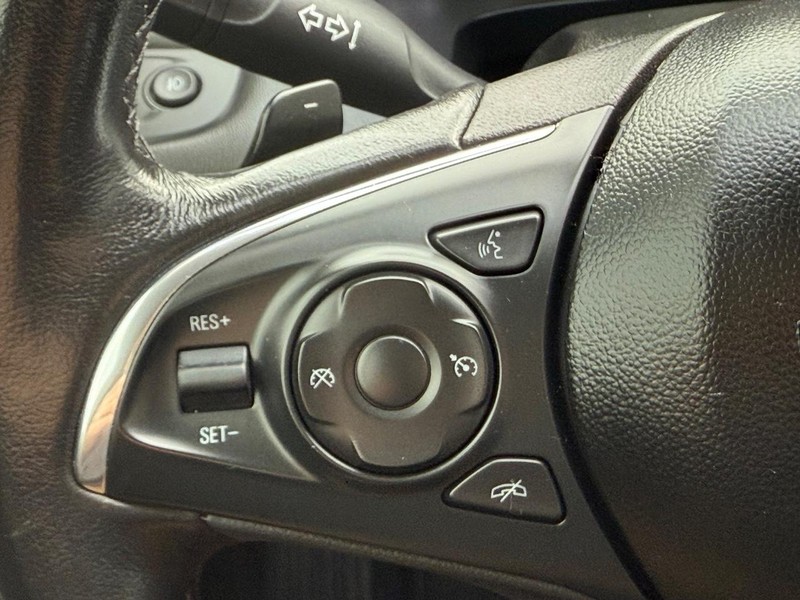 Buick LaCrosse Vehicle Image 17