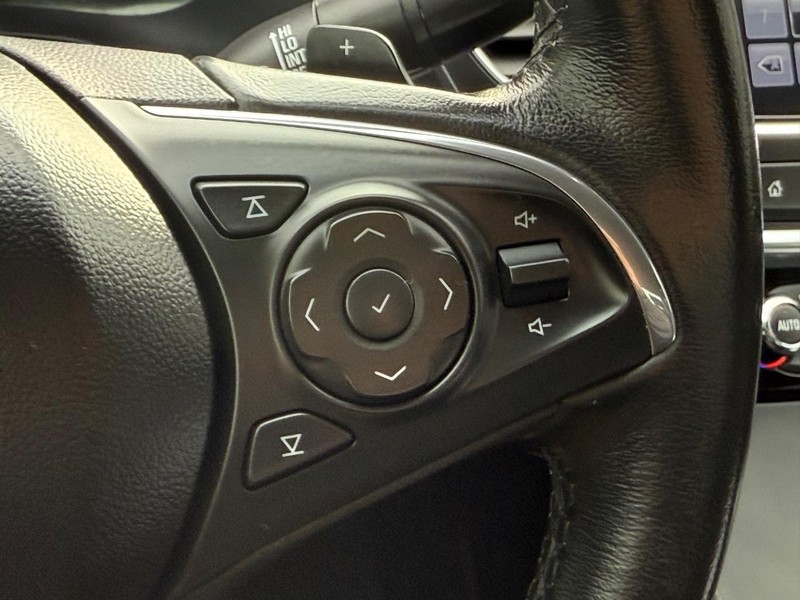 Buick LaCrosse Vehicle Image 18