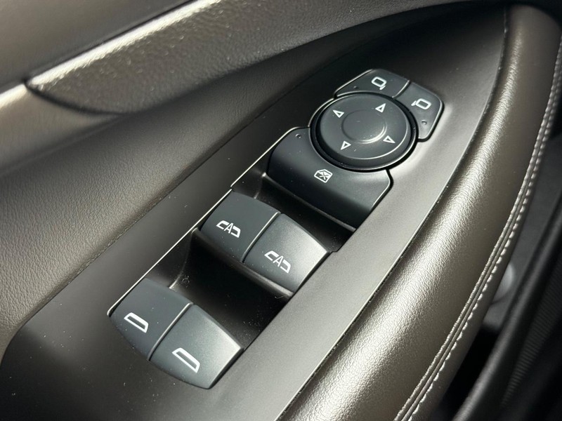 Buick LaCrosse Vehicle Image 22