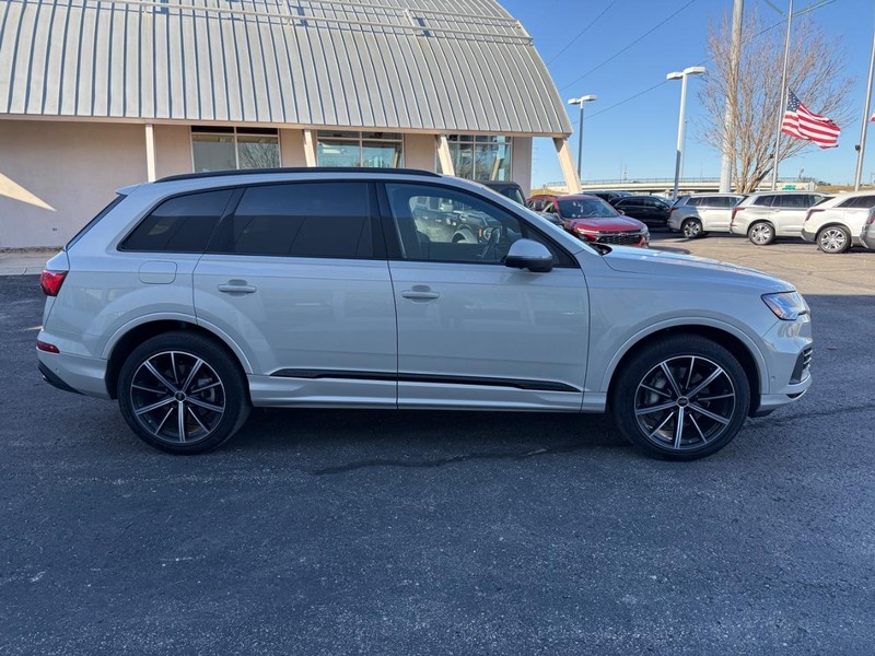 Audi Q7 Vehicle Image 02
