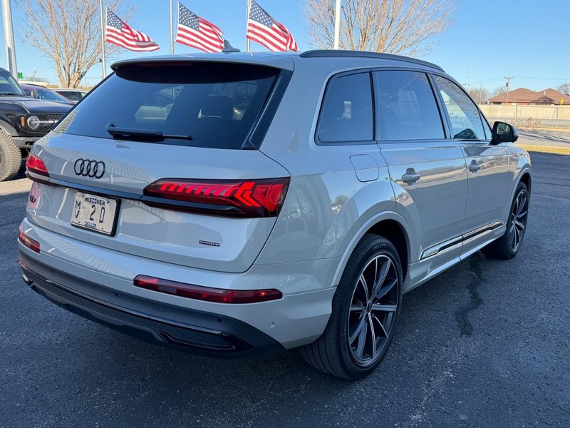 Audi Q7 Vehicle Image 03