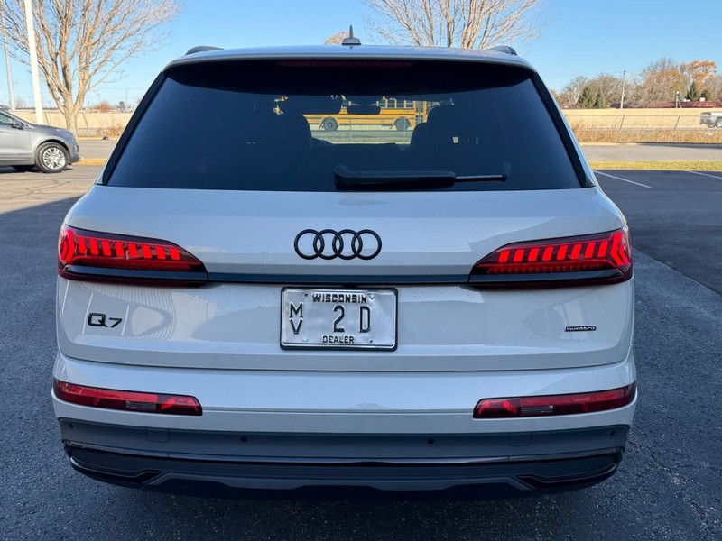 Audi Q7 Vehicle Image 04