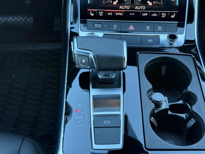 Audi Q7 Vehicle Image 13